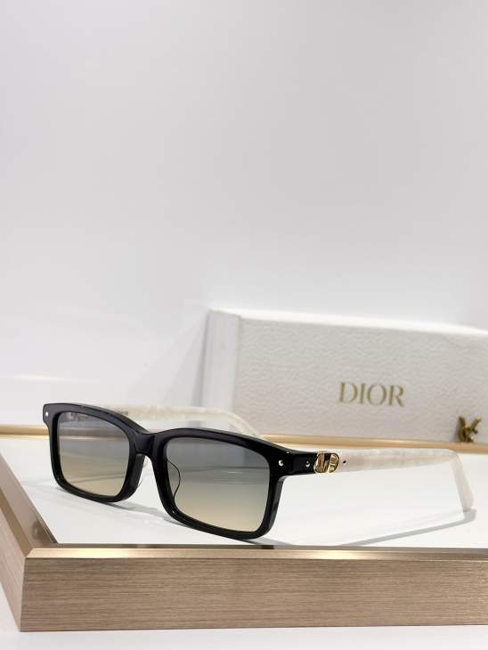 Picture of Dior Sunglasses _SKUfw75974702fw
